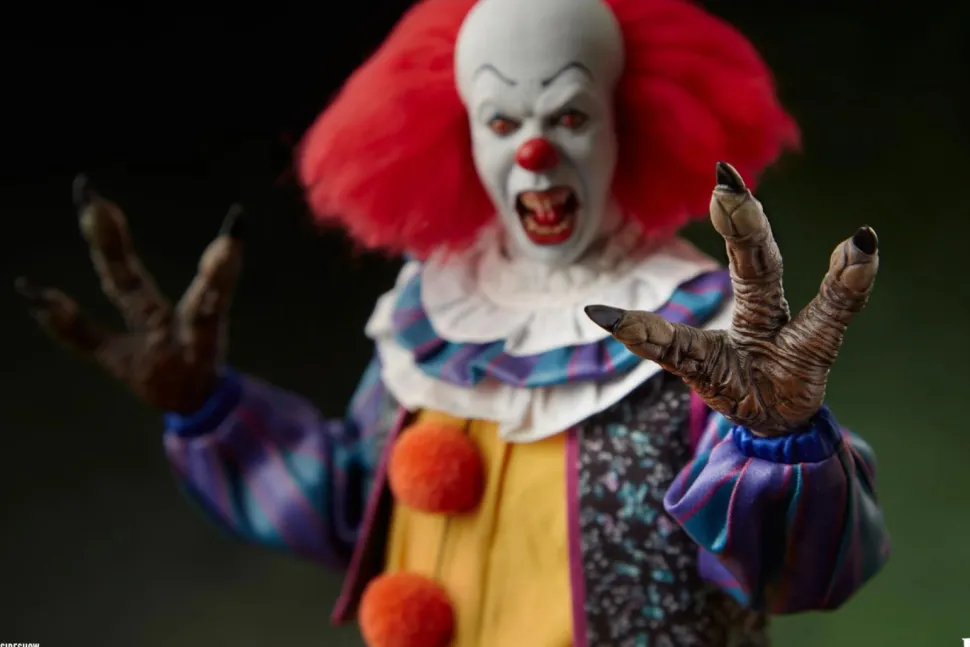 It (1990) - Pennywise 1/6th Scale Action Figure