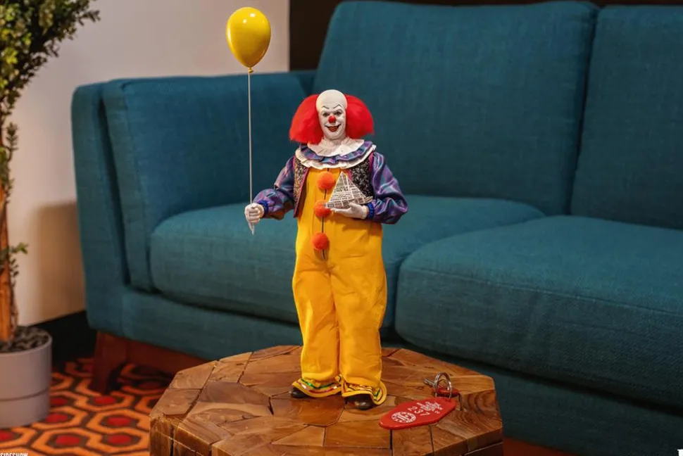 It (1990) - Pennywise 1/6th Scale Action Figure