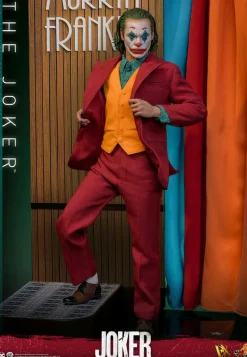 Joker (2019) - The Joker 1/6th Scale Hot Toys Action Figure