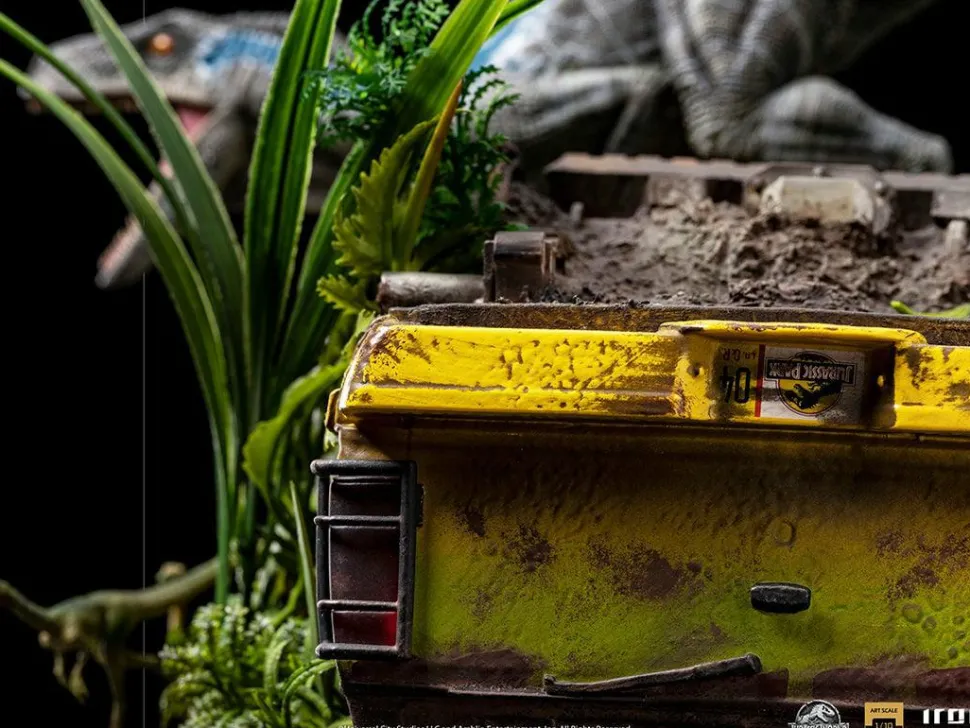Jurassic World: Fallen Kingdom - Blue Deluxe 1/10th Scale Statue