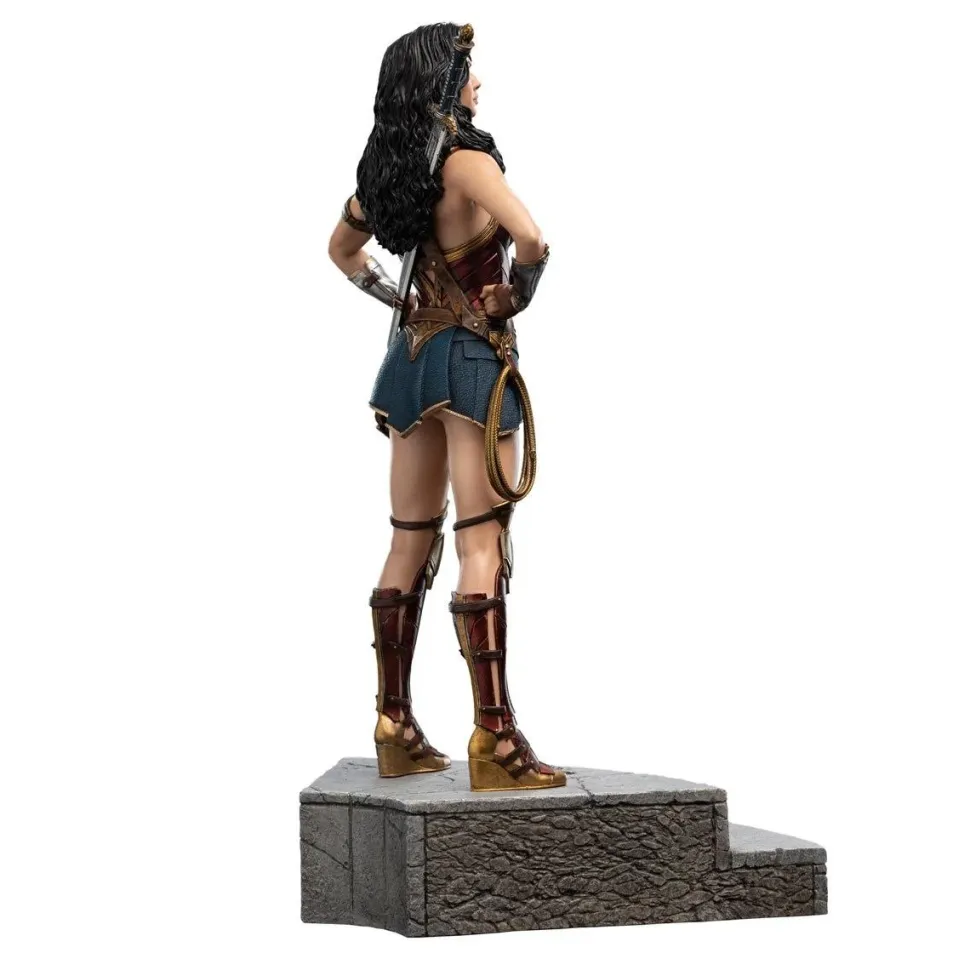 Justice League - Wonder Woman 1/6th Scale Statue