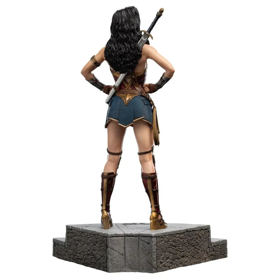 Justice League - Wonder Woman 1/6th Scale Statue
