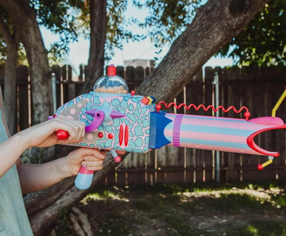 Killer Klowns from Outer Space (1988) - Popcorn Bazooka 1:1 Scale Life-Size Electronic Prop Replica