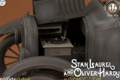 Laurel & Hardy - Stan Laurel & Oliver Hardy on Ford Model J 1/12th Scale Statue