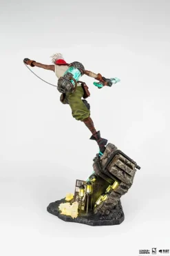 League of Legends - Ekko 1/4th Scale Statue