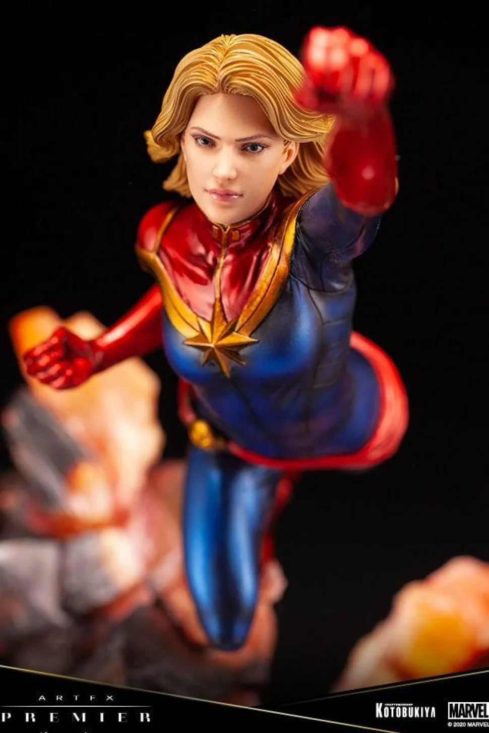Marvel - Captain Marvel 1/10th Scale ArtFX Premier Statue