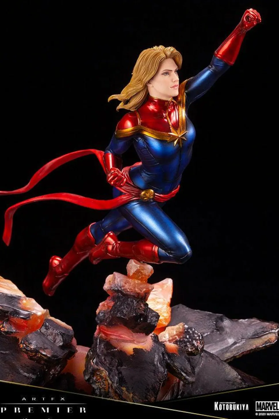 Marvel - Captain Marvel 1/10th Scale ArtFX Premier Statue