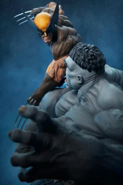 Marvel - Grey Hulk vs. Wolverine 23" Maquette Statue