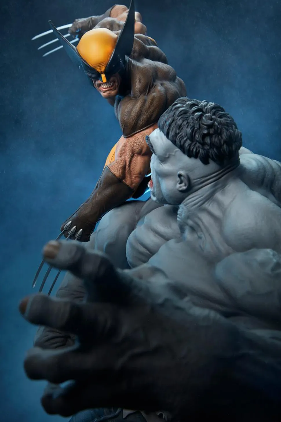Marvel - Grey Hulk vs. Wolverine 23" Maquette Statue