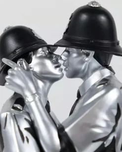Mighty Jaxx - Kissing Coppers (Platinum Edition) 10