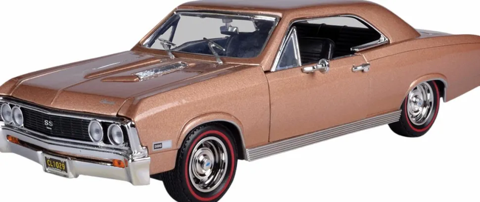 Motormax - Brown 1967 Chevelle SS 396 Timeless Legends Collection 1/18th Scale Die-Cast Vehicle Replica