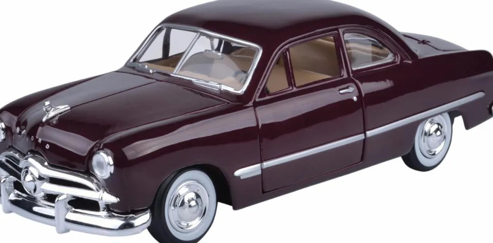 Motormax - Burgundy 1949 Ford Coupe Timeless Legends Collection 1/24th Scale Die-Cast Vehicle Replica