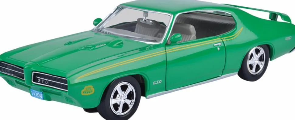 Motormax - Green 1969 Pontiac GTO Judge Timeless Legends Collection 1/24th Scale Die-Cast Vehicle Replica