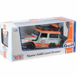 Motormax - Gulf Livery Toyota Land Cruiser FJ40 Gulf Collection 1/24th Die-Cast Vehicle Replica