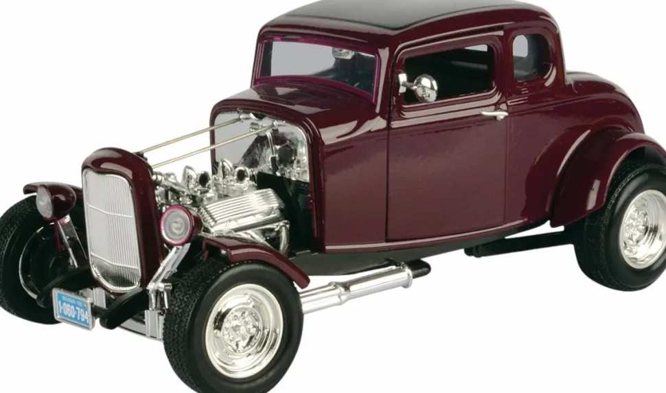 Motormax - Matte Red 1932 Ford Hot Rod Timeless Legends Collection 1/18th Scale Die-Cast Vehicle Replica