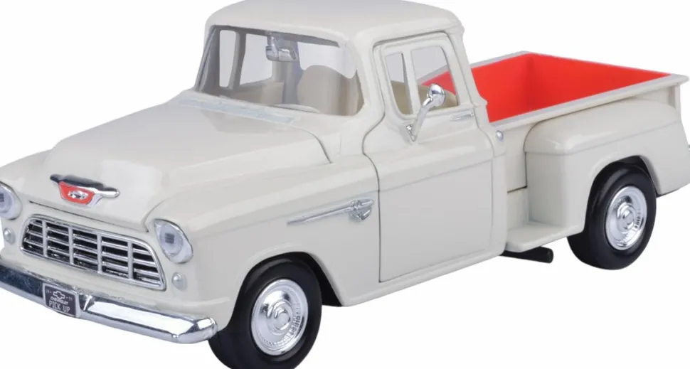 Motormax - White 1955 Chevy Stepside Timeless Legends Collection 1/24th Scale Die-Cast Vehicle Replica