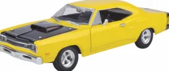Motormax - Yellow 1969 Dodge Coronet Super Bee Timeless Legends Collection 1/24th Scale Die-Cast Vehicle Replica