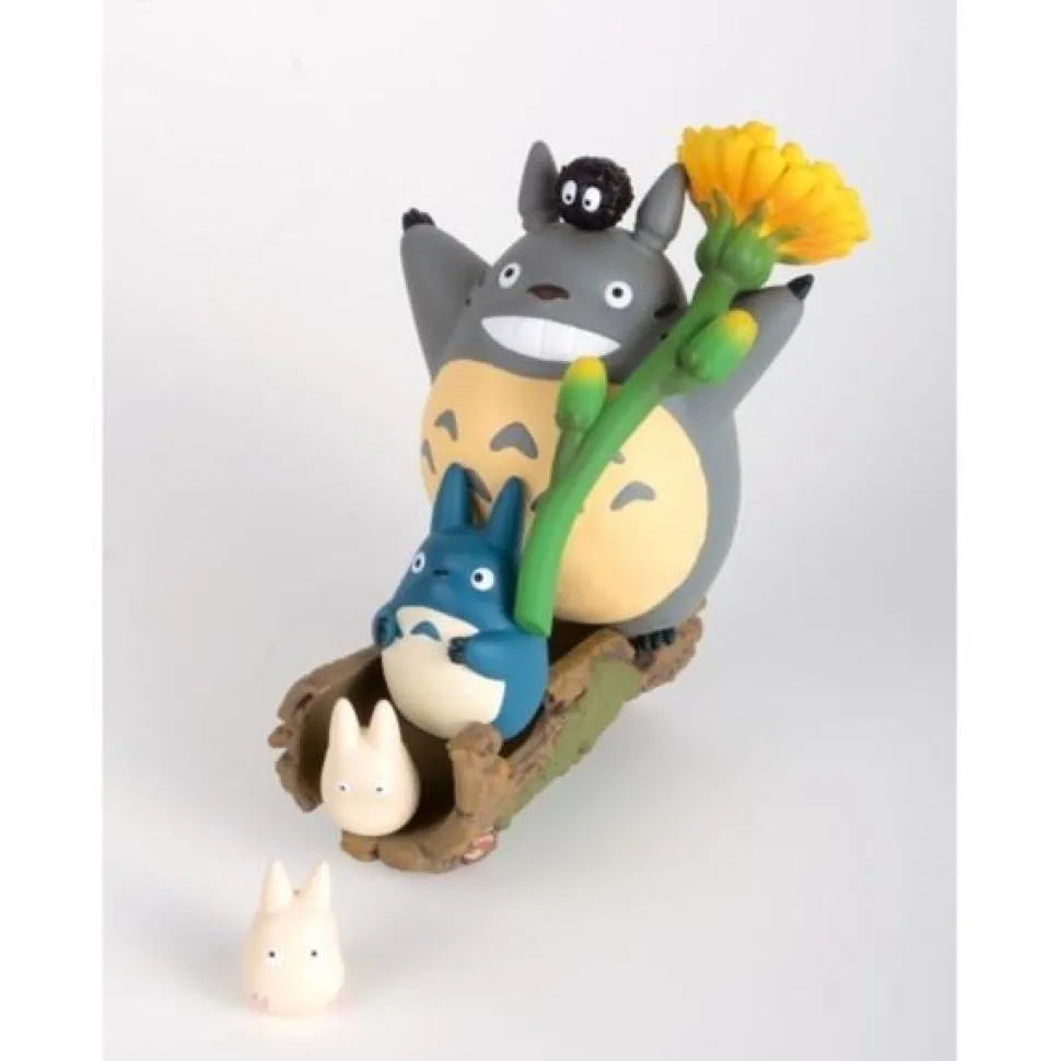My Neighbor Totoro - Totoro with Flowers Nosechara PVC Stacking Figure