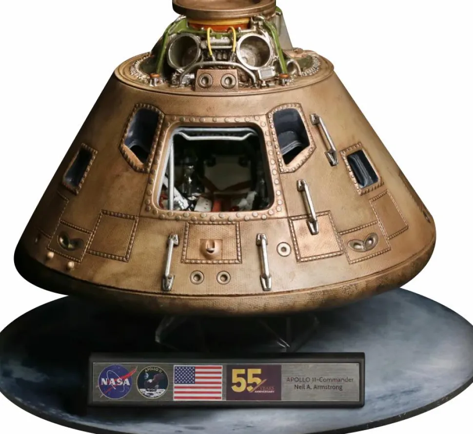 NASA - Apollo 11 Command Module Deluxe 1:20 Scale Replica