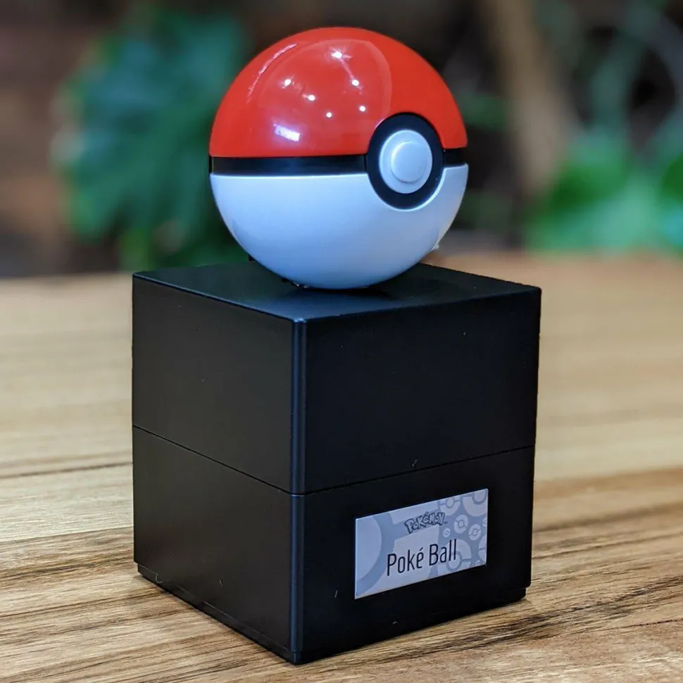 Pokemon - Poke Ball Die-Cast Prop Replica