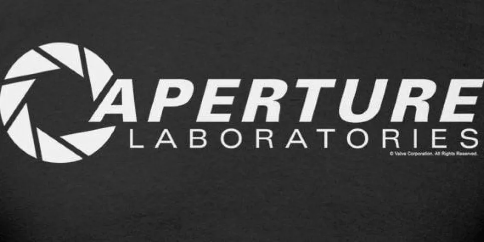 Portal - Portal 2 - Aperture 80's Logo T-Shirt