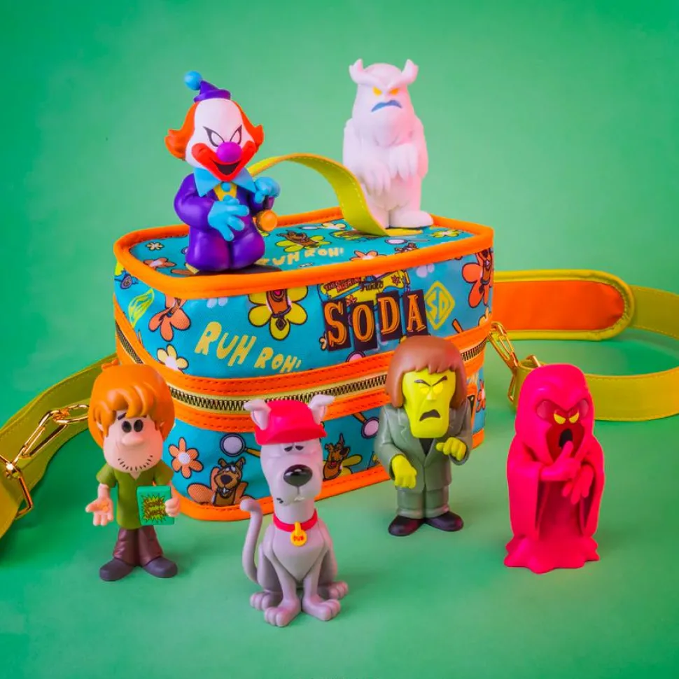 Scooby-Doo - Scooby-Doo, Shaggy, The Creeper, Phantom Shadow, Ghost Clown & Snow Ghost Vinyl SODA Figure in Collector Can 6-Pack with Cooler Bag & Phantom Shadow Glow Pop! (Funko / Popcultcha Exclusive)
