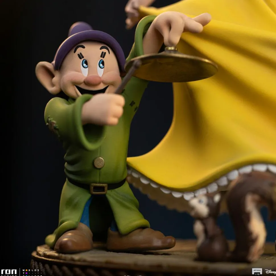 Snow White and the Seven Dwarfs (1937) - Snow White and Dopey 1/10th Scale Statue