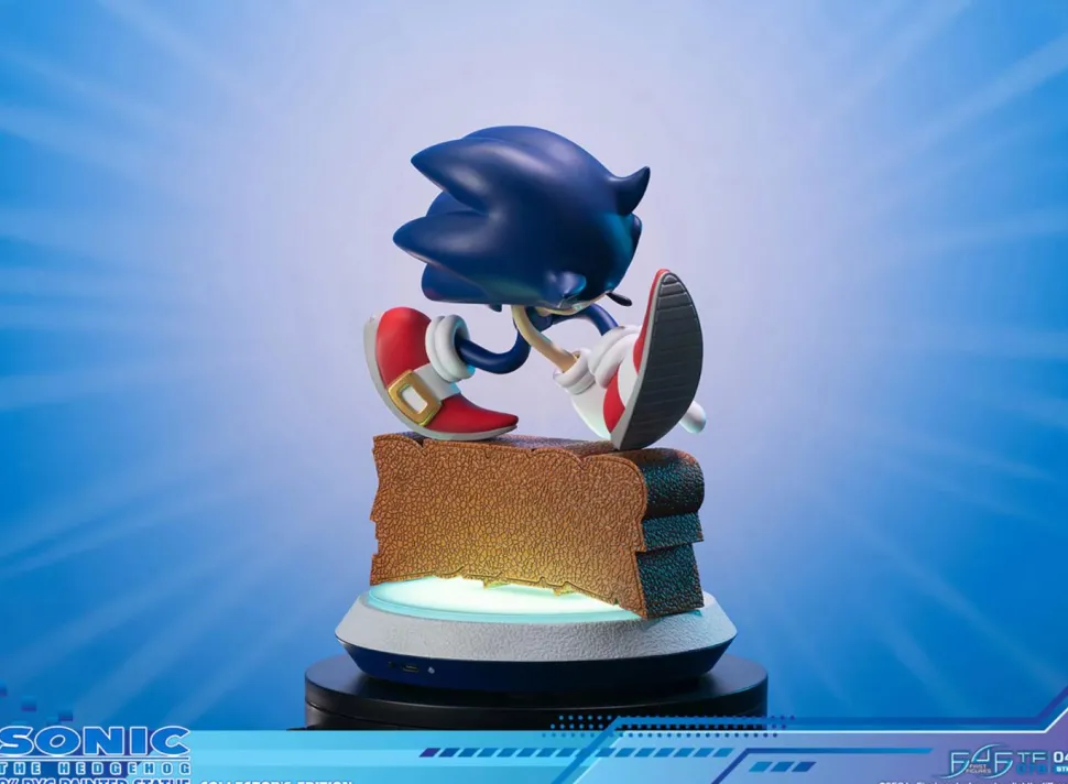 Sonic Adventure - Sonic the Hedgehog Deluxe 8” PVC Statue