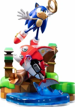 Sonic the Hedgehog - Sonic the Hedgehog vs Chopper 11” Diorama Statue
