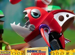 Sonic the Hedgehog - Sonic the Hedgehog vs Chopper 11” Diorama Statue