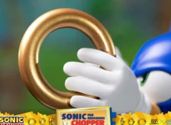 Sonic the Hedgehog - Sonic the Hedgehog vs Chopper 11” Diorama Statue