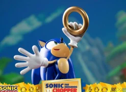 Sonic the Hedgehog - Sonic the Hedgehog vs Chopper 11” Diorama Statue