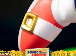 Sonic the Hedgehog - Sonic the Hedgehog vs Chopper 11” Diorama Statue