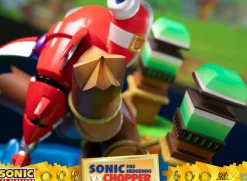Sonic the Hedgehog - Sonic the Hedgehog vs Chopper 11” Diorama Statue