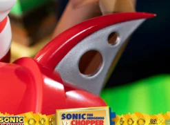 Sonic the Hedgehog - Sonic the Hedgehog vs Chopper 11” Diorama Statue