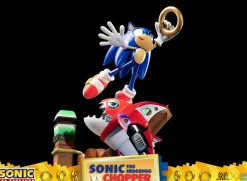 Sonic the Hedgehog - Sonic the Hedgehog vs Chopper 11” Diorama Statue