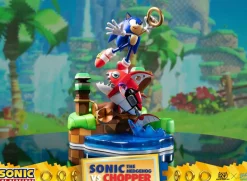 Sonic the Hedgehog - Sonic the Hedgehog vs Chopper 11” Diorama Statue