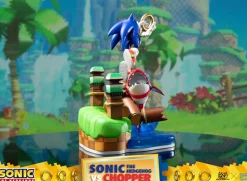 Sonic the Hedgehog - Sonic the Hedgehog vs Chopper 11” Diorama Statue