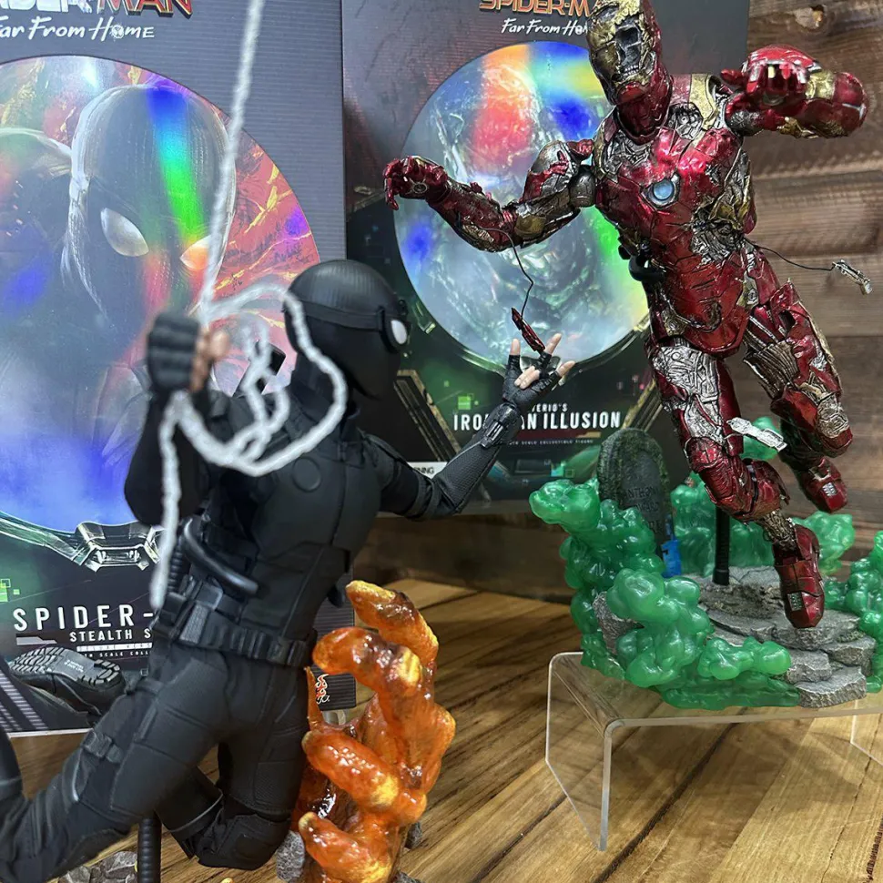 Spider-Man: Far From Home - Spider-Man Stealth Suit & Mysterio's Iron Man Illusion Hot Toys 1/6th Scale Action Figure Bundle (Set of 2)