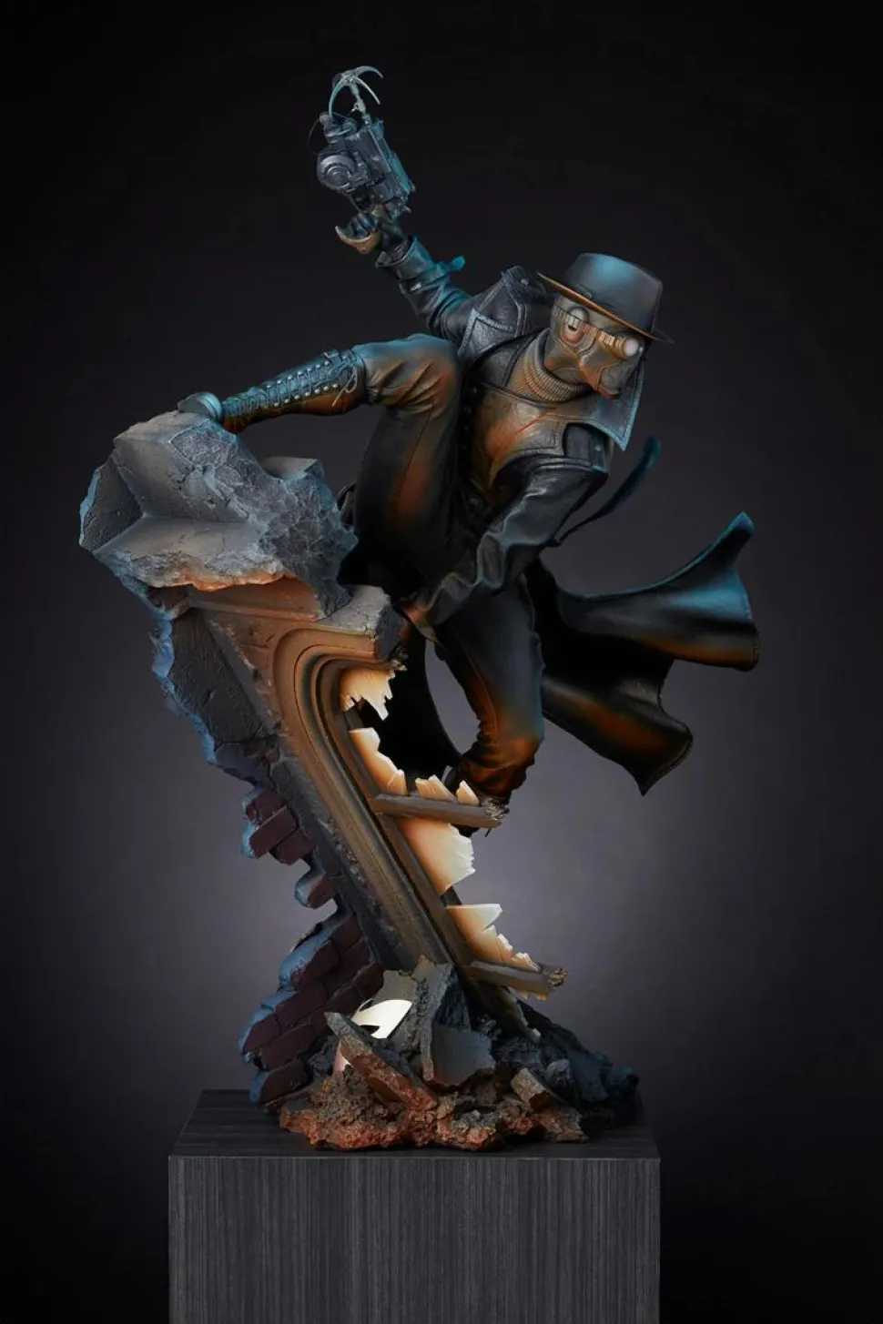 Spider-Man: Into The Spider-Verse - Spider-Man Noir 27" Premium Format Statue
