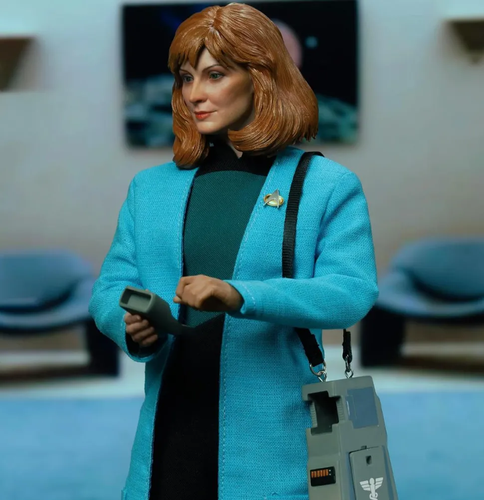 Star Trek: The Next Generation - Dr. Beverly Crusher (Standard Edition) 1/6th Scale Action Figure