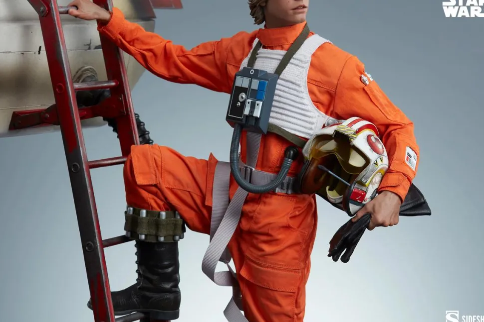 Star Wars - Luke Skywalker & X-Wing: Red Five, Standing By Premium Format Statue