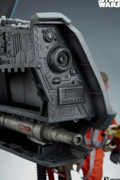 Star Wars - Luke Skywalker & X-Wing: Red Five, Standing By Premium Format Statue