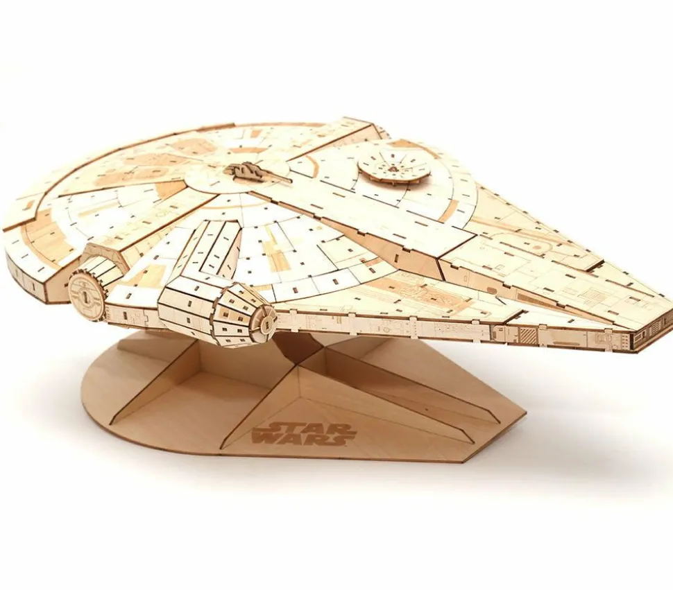 Star Wars - Millennium Falcon IncrediBuilds Collectors Edition Hardcover Book & Wooden Model Set
