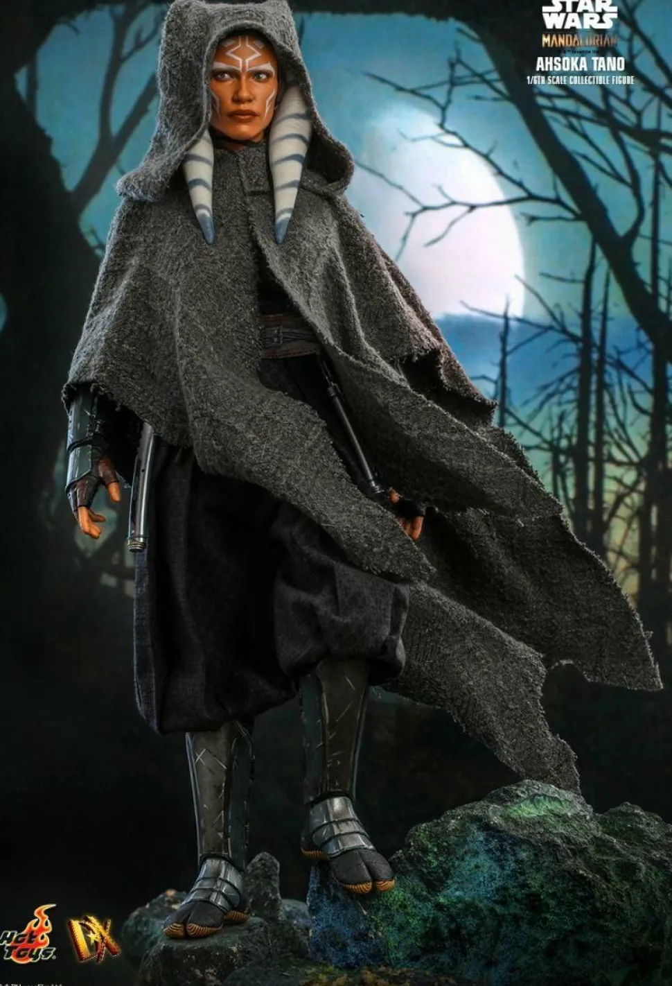 Star Wars: The Mandalorian - Ahsoka Tano 1/6th Scale Hot Toys Action Figure