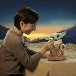 Star Wars: The Mandalorian - Galactic Snackin’ Grogu (The Child) 9” Animatronic Figure