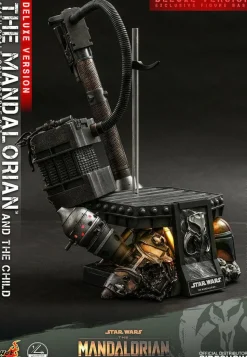 Star Wars: The Mandalorian - The Mandalorian & The Child Deluxe 1/4 Scale Hot Toys Action Figure 2-Pack (Int Sales Only)
