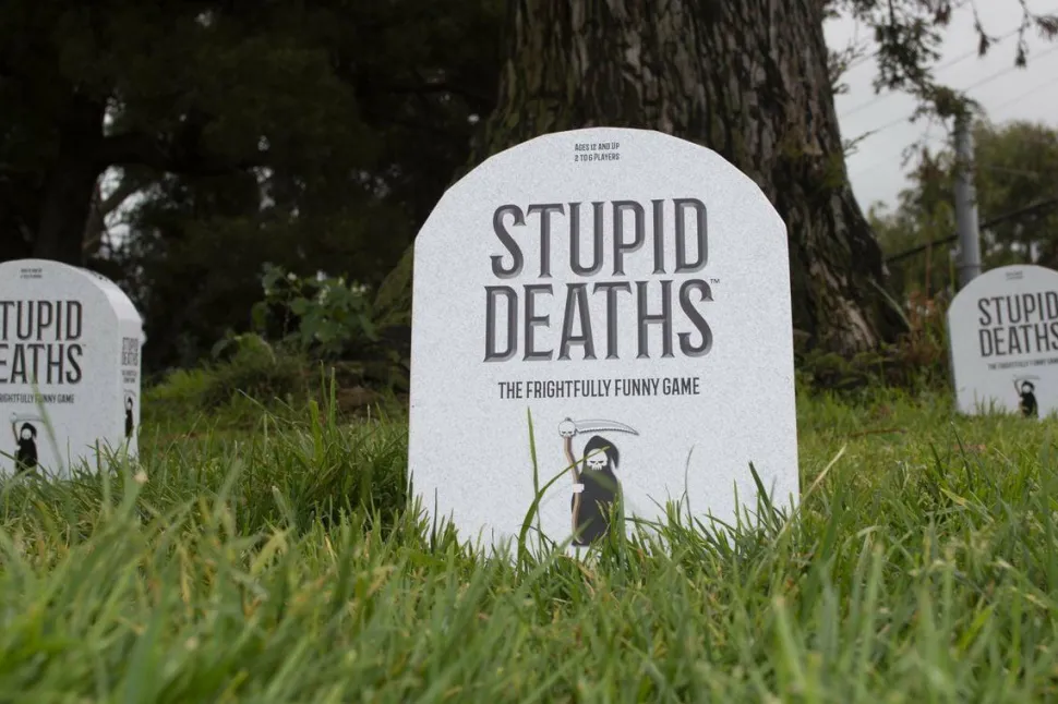 Stupid Deaths - Board Game
