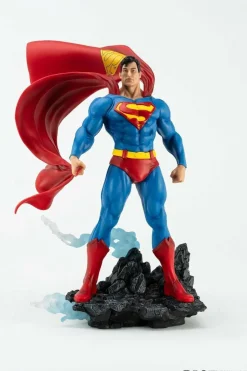 Superman - John Byrne's Superman 1/8th Scale PVC Statue
