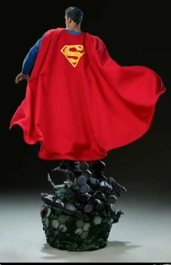 Superman - Superman Premium Format Statue